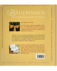 Bäuerinnen aus Niederösterreich im Dirndl